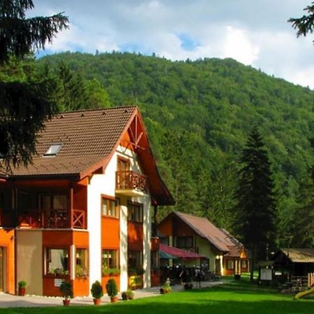 Chatova Osada Gader Blatnica Bagian luar foto