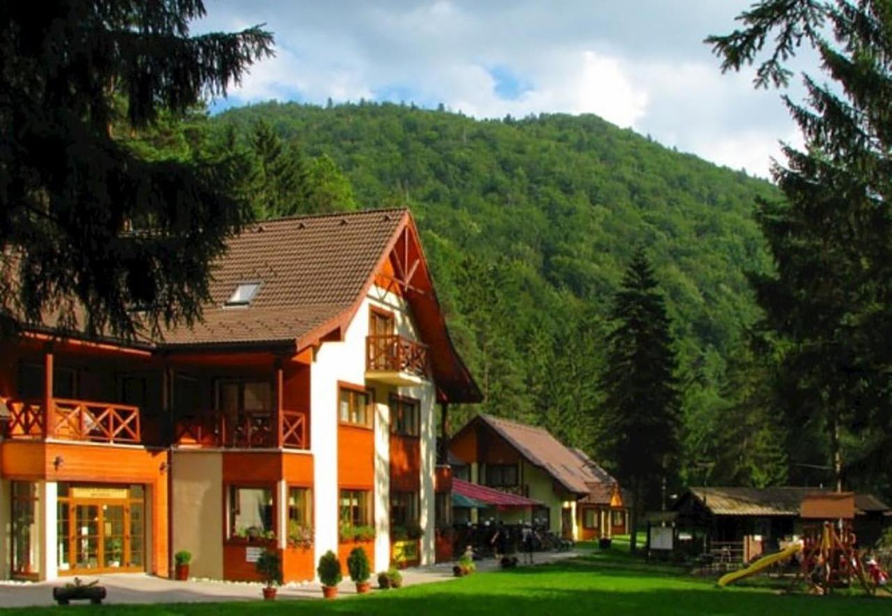 Chatova Osada Gader Blatnica Bagian luar foto